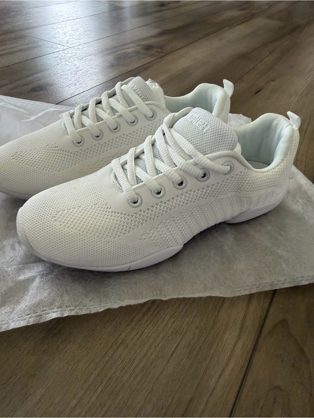 Cheer Shoes Women’s size 8 White new
